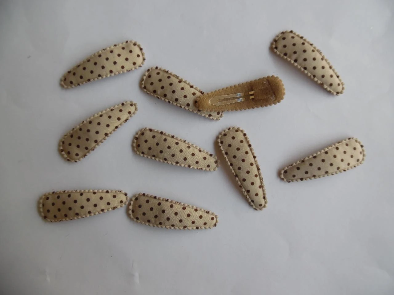Partij 10 haarspeldjes 5 cm beige met bruine stipjes